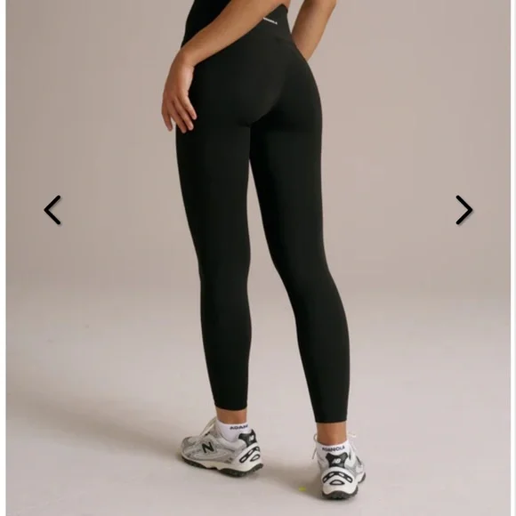 Adanola Women's Black Leggings - Picture 4 of 4